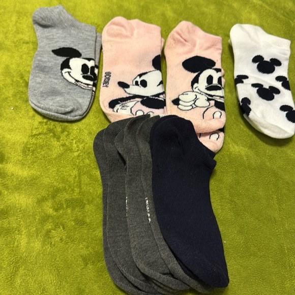 9 Pairs Women’s Disney Mickey Mouse Low Cut Socks Set - Picture 3 of 3
